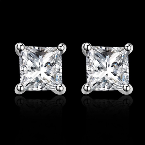 🚨🚨🚨SALE🚨🚨🚨 Sterling Silver Stud Earrings - Picture 4 of 7